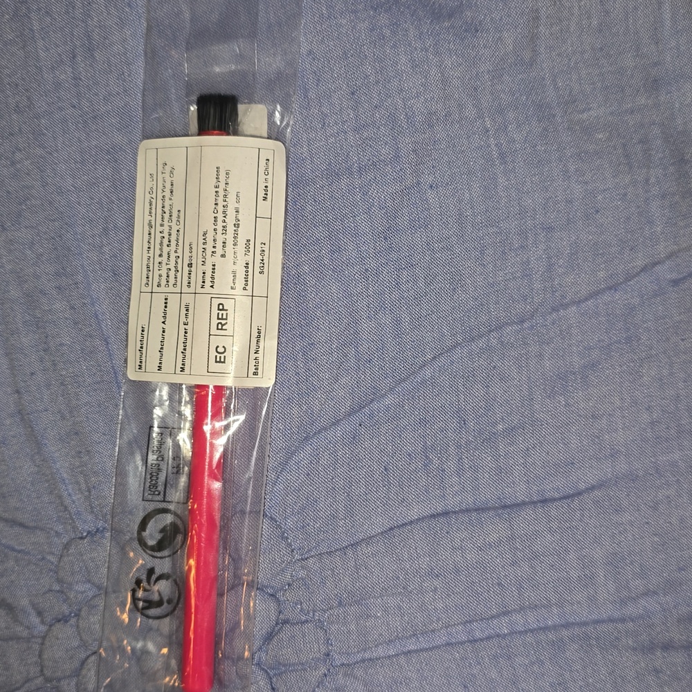 Max's tech wild brow professional eyebrow definition brush.